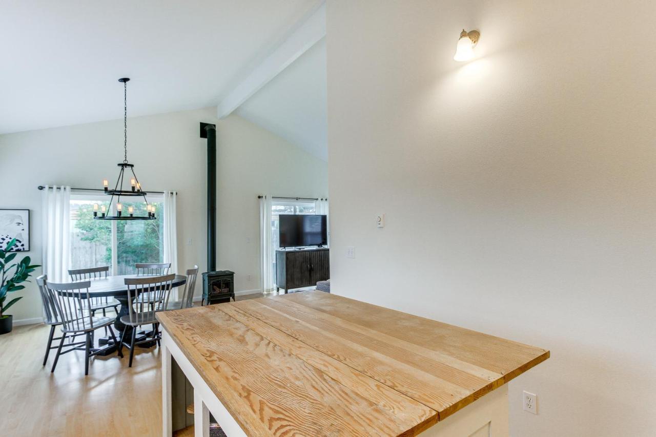 Airy Coastal Escape With Deck - Steps To Beach! Pacific Beach Luaran gambar