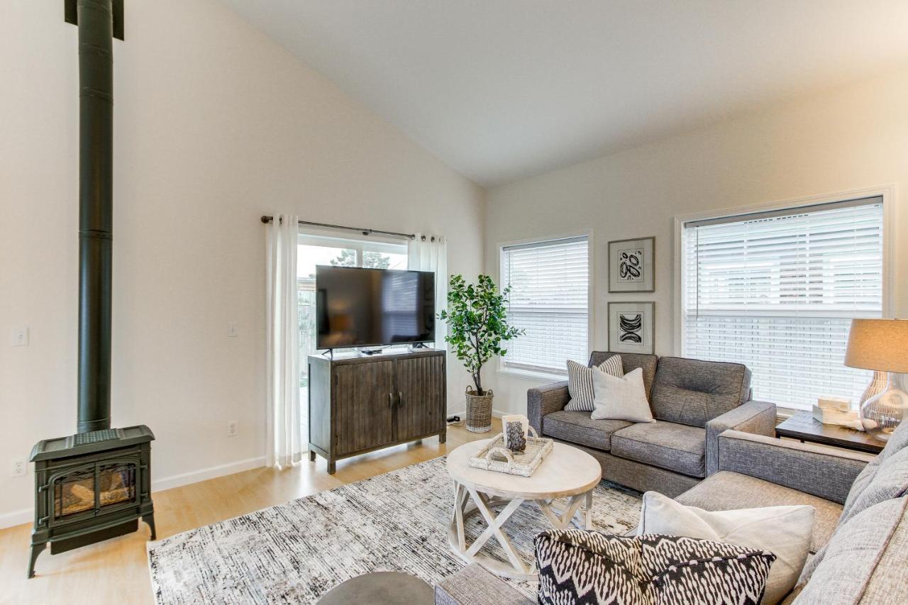Airy Coastal Escape With Deck - Steps To Beach! Pacific Beach Luaran gambar